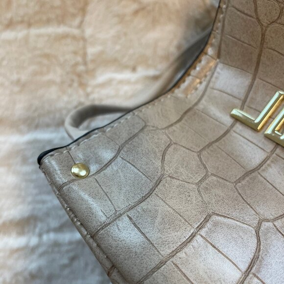 London Fog Bucket Cossbody Bag EUC - Picture 6 of 11